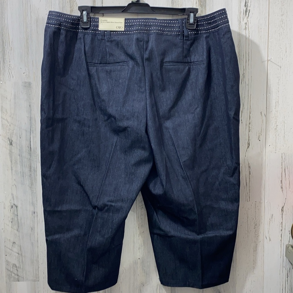 0221 Cato Classic Capris - Picture 2 of 4